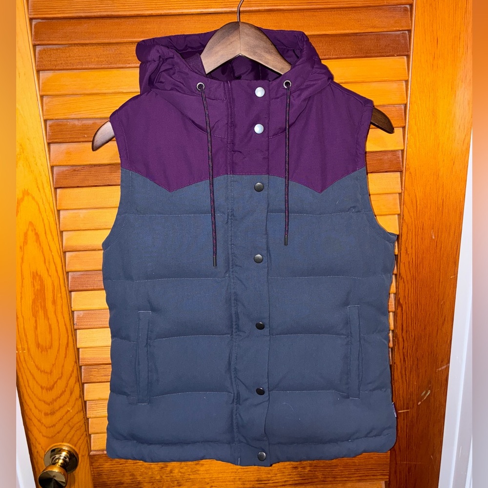 Patagonia Women's Bivy Hooded Down Vest, smolder blue/deep plum -size small